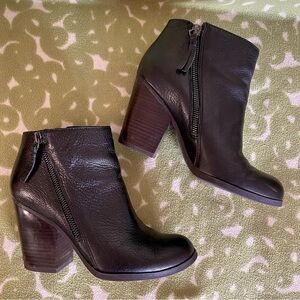 Kenneth Cole Reaction black genuine leather ankle boots booties might win zipper